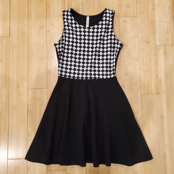 Skater Checkered Dress - Picture 6 of 7